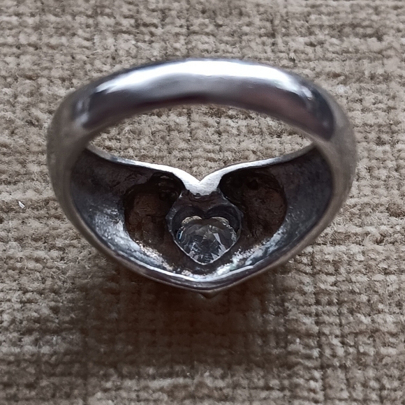 Silver Ring with a Heart Design Featuring a Sparkling Rhinestone Centerpiece. - Picture 4 of 10